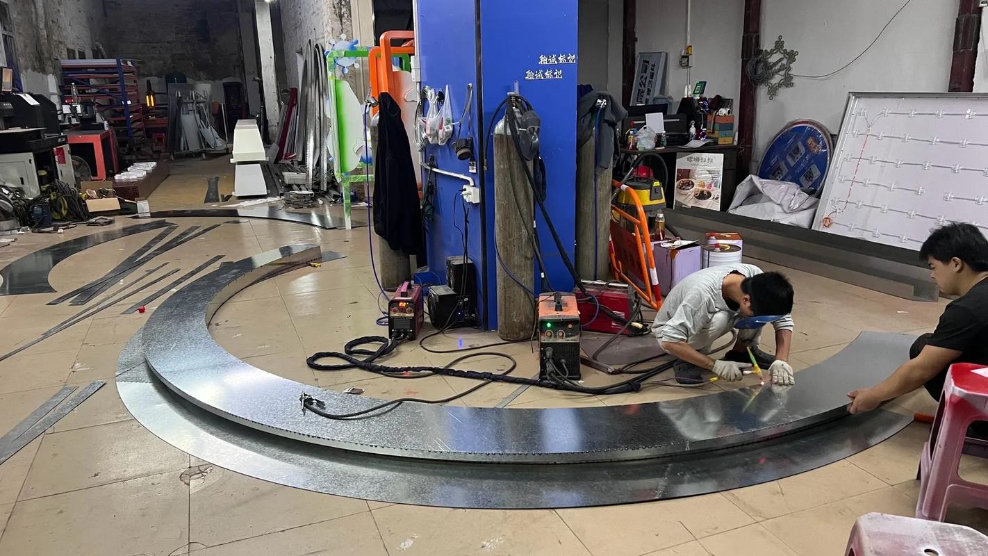 一站式服务 铁皮与不锈钢发光字的制作、加工与安装